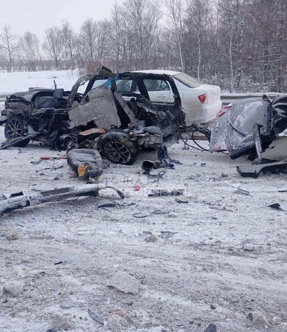 Subaru Forester разорвало пополам после столкновения с автобусом на  Сахалине | 05.12.2022 | Южно-Сахалинск - БезФормата