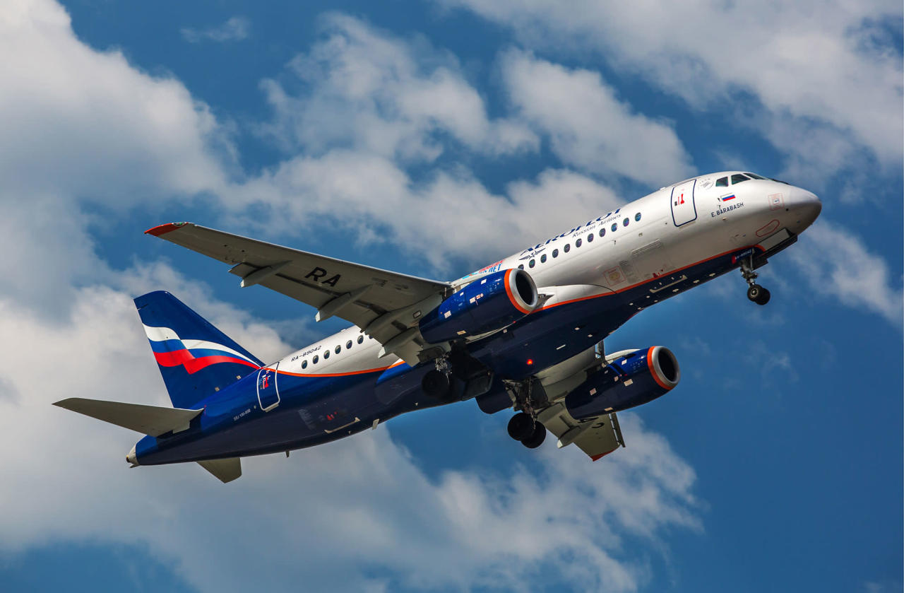 330 га. Суперджет 100. Sukhoi Superjet 100. Суперджет 100 самолет. Сухой Суперджет 130.