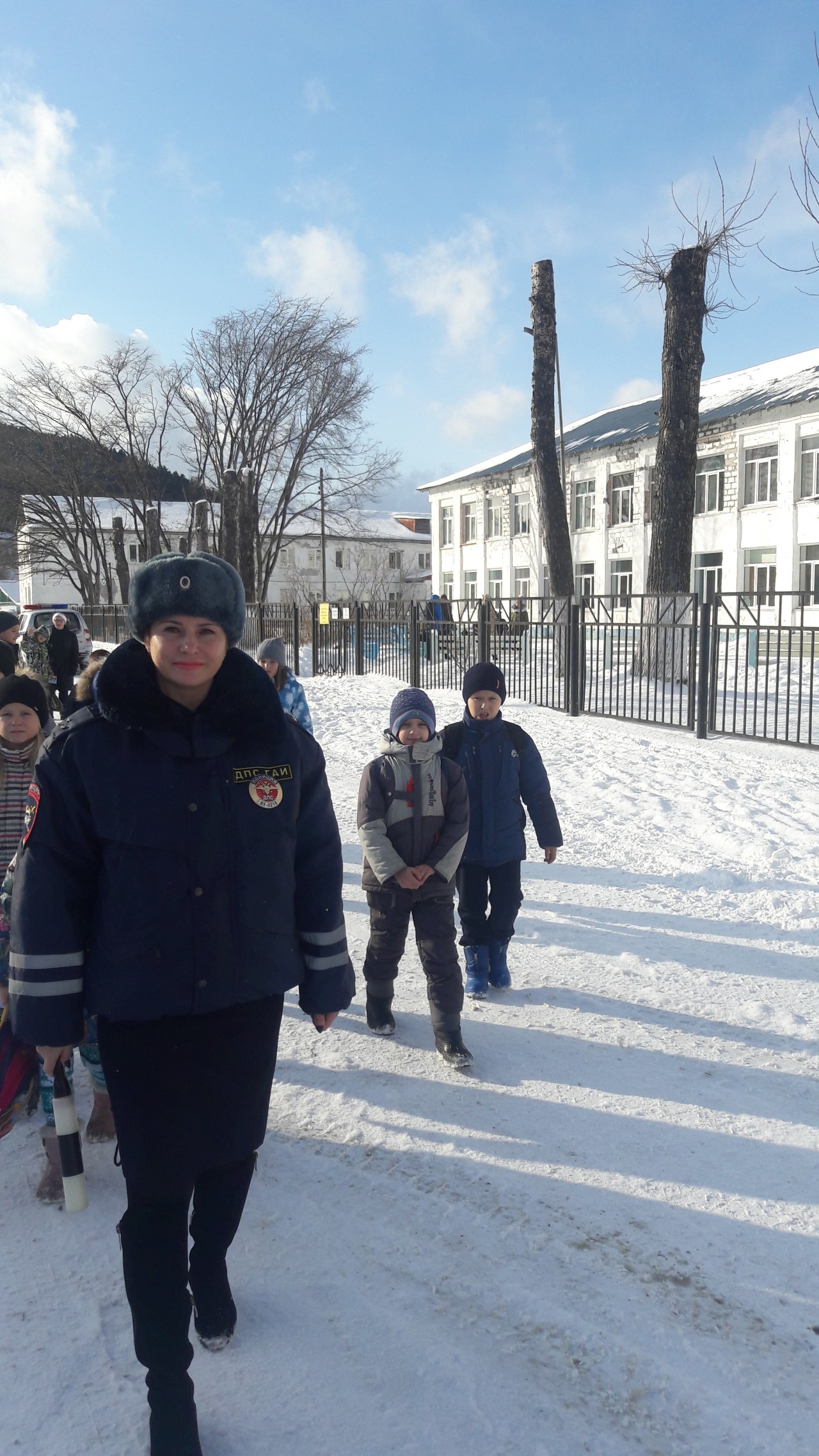 В селе Чапаево сотрудники ГИБДД провели пешеходную экскурсию для школьников  | 16.01.2019 | Южно-Сахалинск - БезФормата