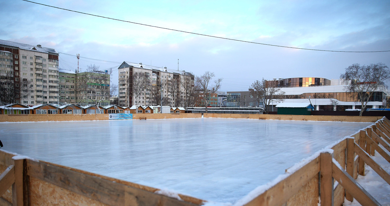 В новогодние каникулы сахалинцев зовут провести время на катке | 28.12.2021  | Южно-Сахалинск - БезФормата