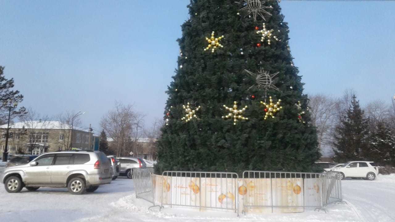 Авто-хоровод вокруг главной елки Анивы | 24.12.2018 | Южно-Сахалинск -  БезФормата