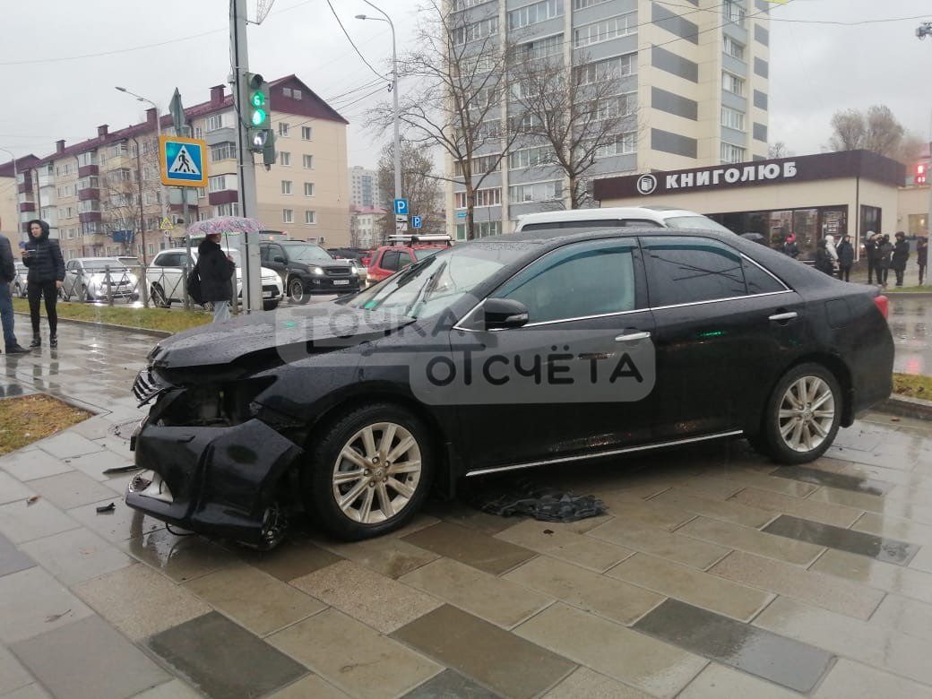 Учебный автомобиль попал в жесткое ДТП в Южно-Сахалинске | 23.11.2023 | Южно -Сахалинск - БезФормата