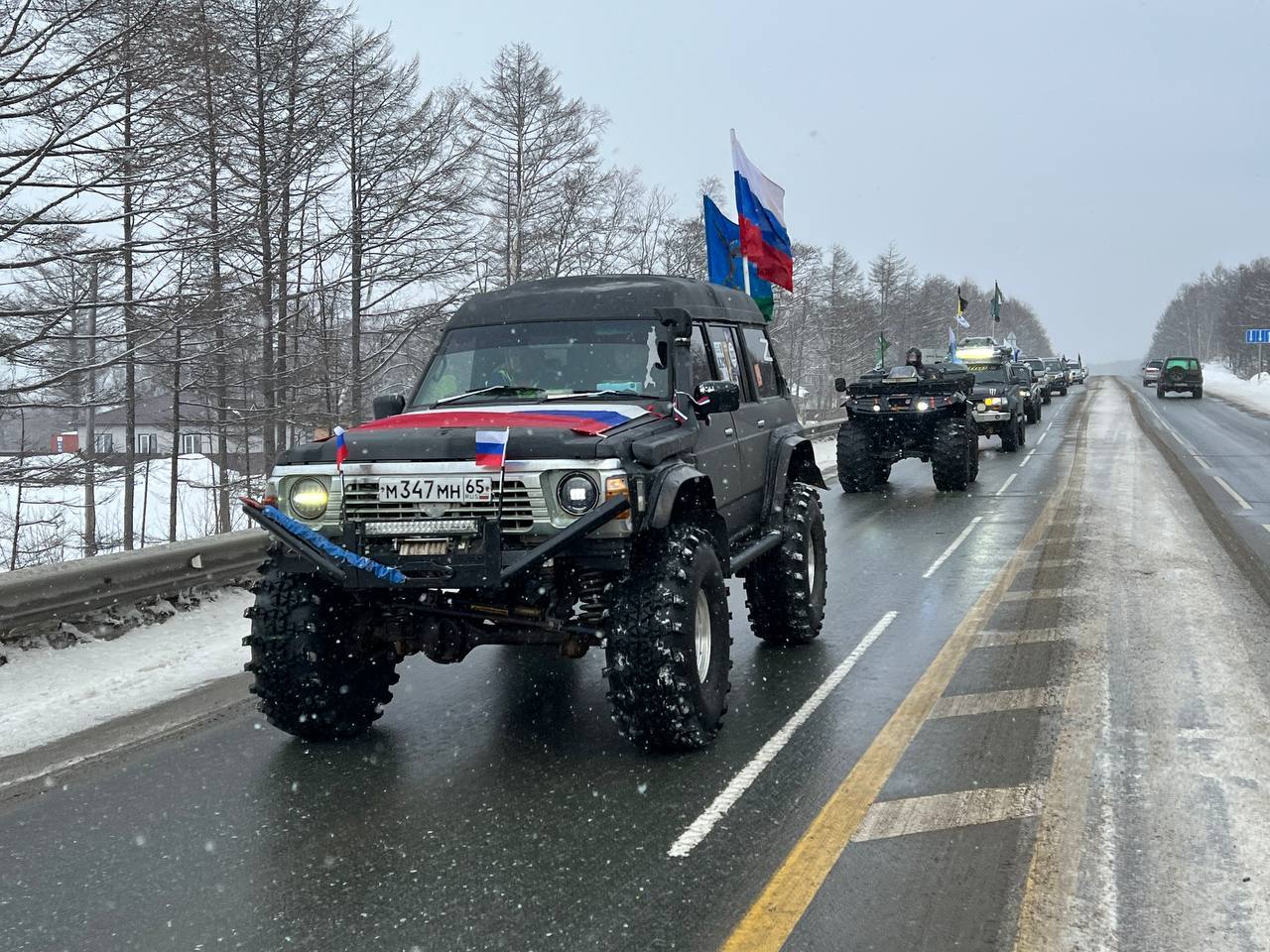 На Сахалине прошли автопробег и флешмоб в поддержку бойцов СВО | 17.02.2024  | Южно-Сахалинск - БезФормата