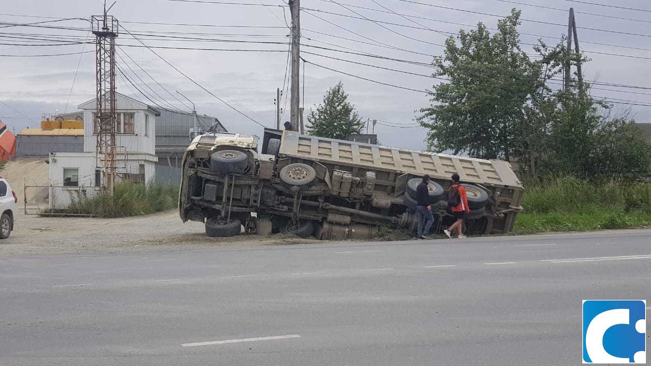 ДТП в Южно-Сахалинске: от удара у машины вырвало колесо | 08.08.2023 |  Южно-Сахалинск - БезФормата