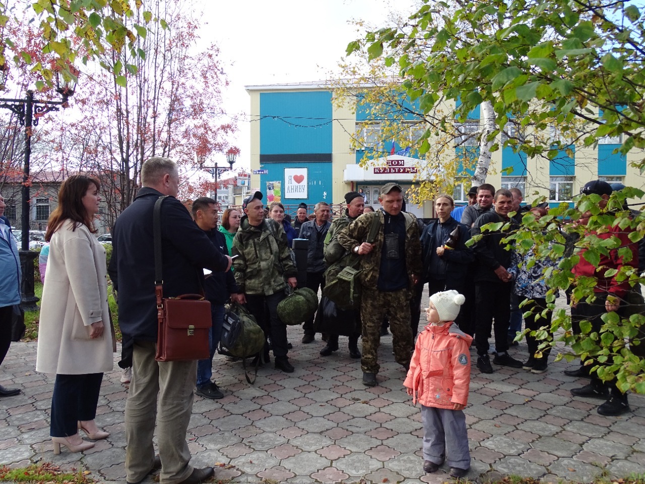 19 добровольцев из Анивы отправились проходить военную подготовку |  13.10.2022 | Южно-Сахалинск - БезФормата