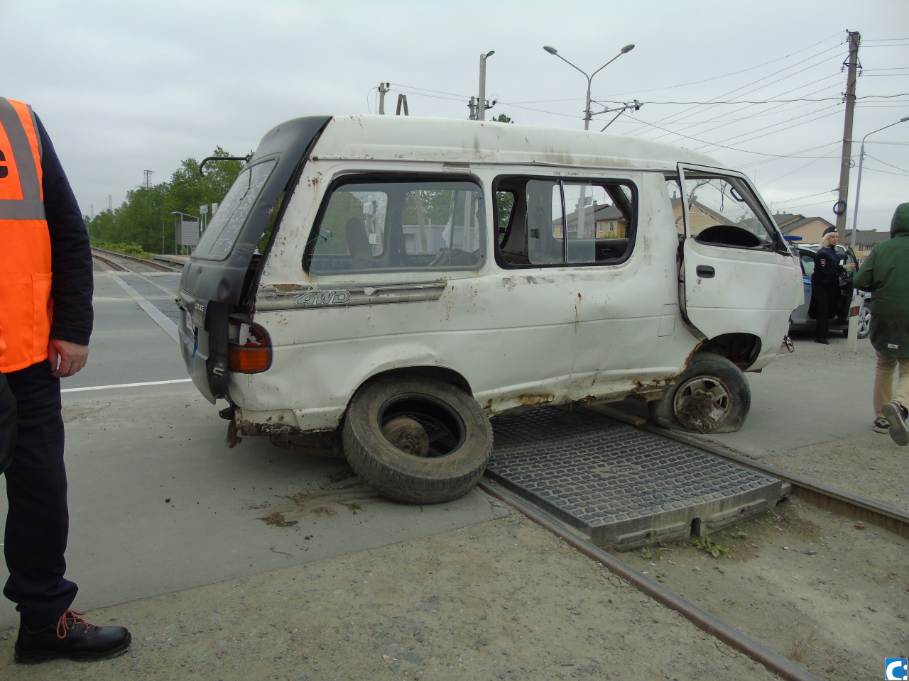 В Южно-Сахалинске поезд протаранил автомобиль, чтобы другим неповадно было  | 09.06.2022 | Южно-Сахалинск - БезФормата