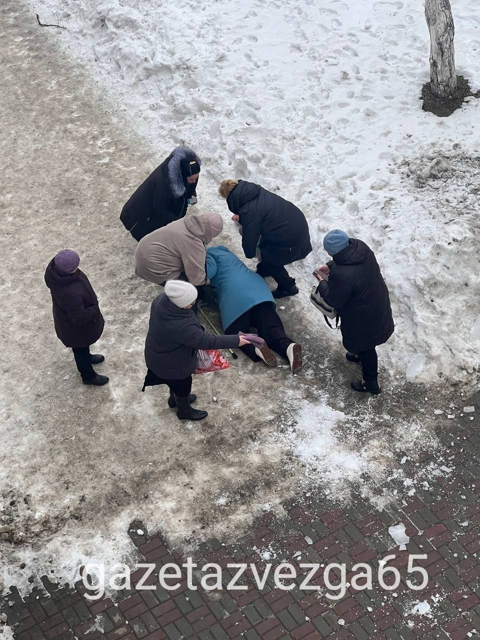 Прокуратура объяснила почему на Сахалине снег упал на голову пенсионерке |  12.12.2023 | Южно-Сахалинск - БезФормата