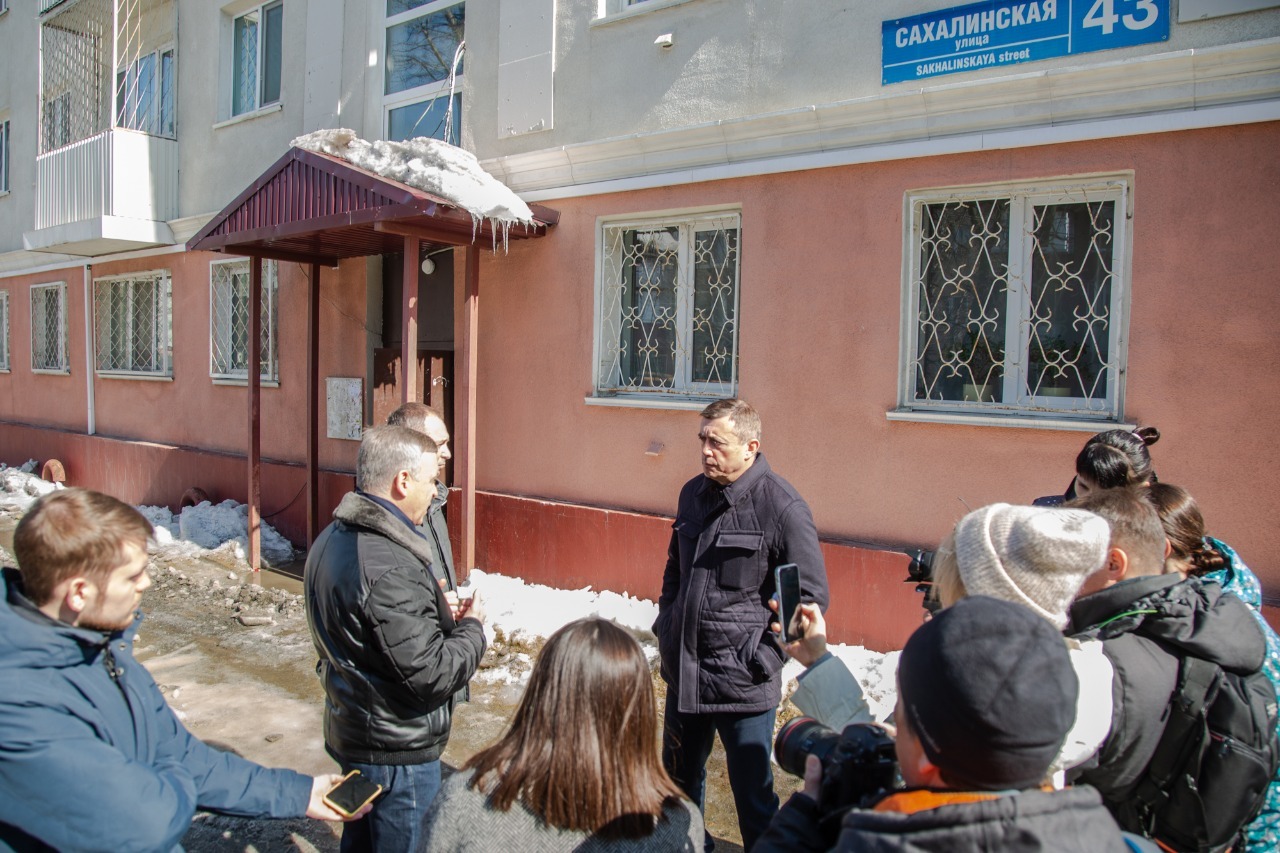 sakhinfo в южно сахалинске сгорела крыша жилого дома