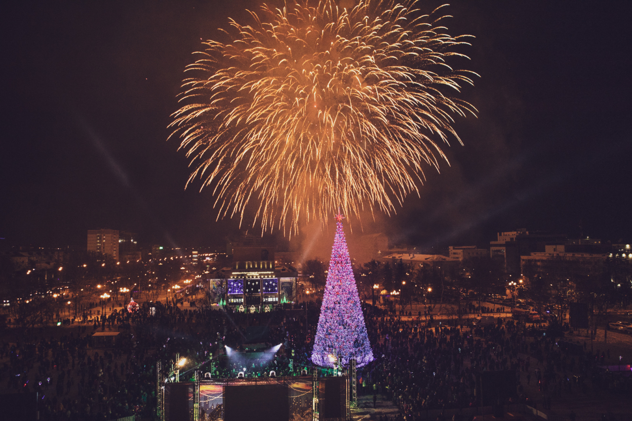 Новогодний фейерверк в Южно-Сахалинске запустят вечером 1 января |  28.12.2021 | Южно-Сахалинск - БезФормата