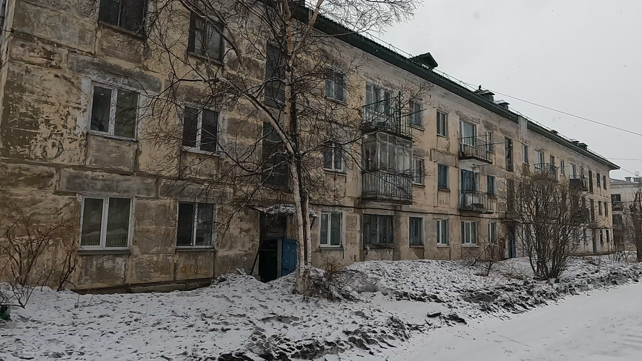 Жители Шахтерска жалуются на грязь и сажу во дворах | 02.03.2023 |  Южно-Сахалинск - БезФормата