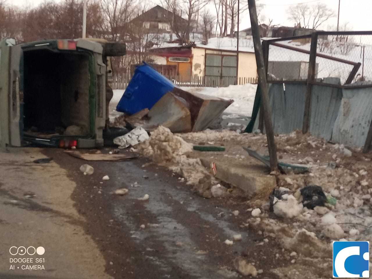 В Охе на помойке нашли микроавтобус | 10.04.2024 | Южно-Сахалинск -  БезФормата