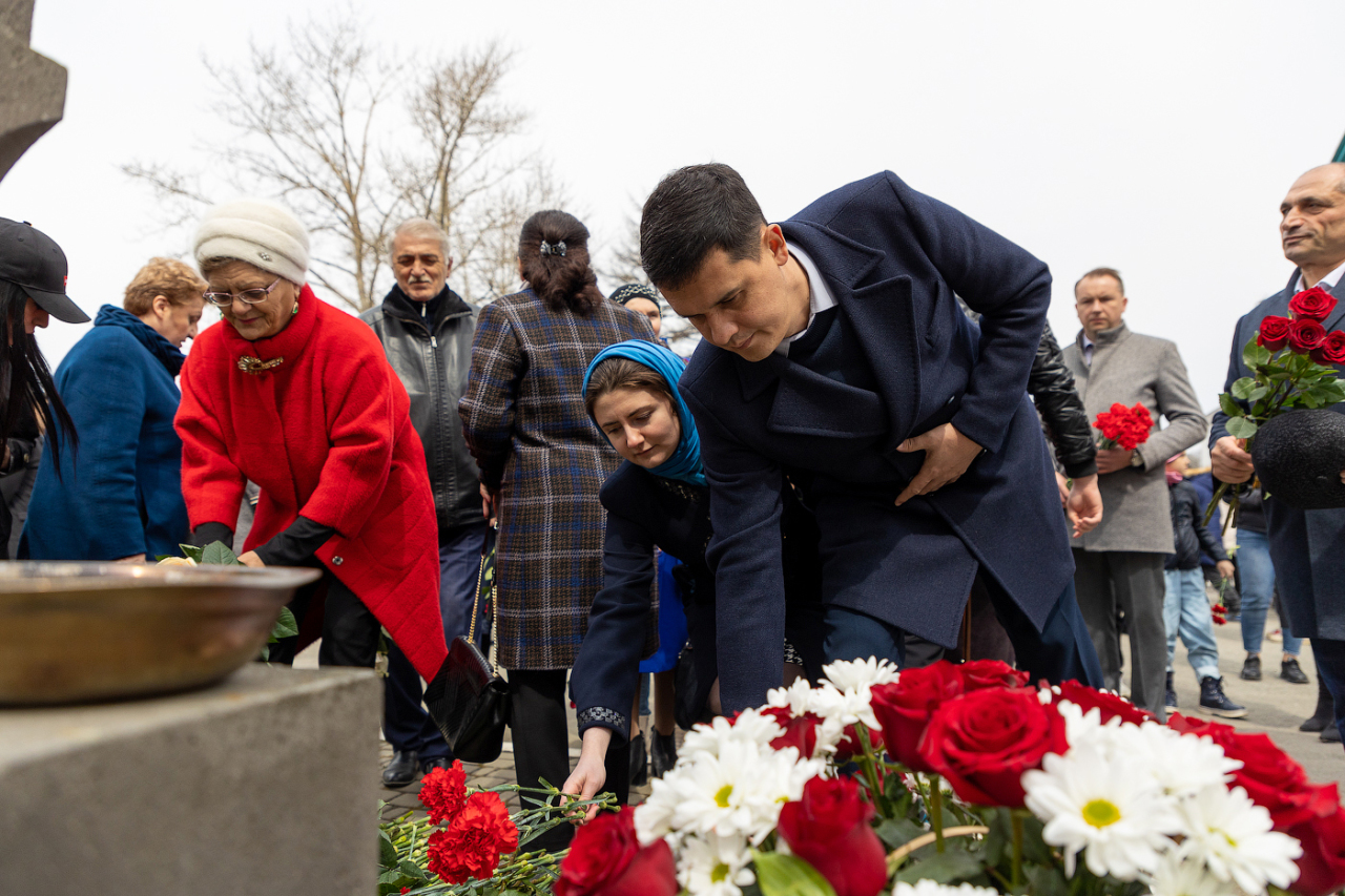 Память жертв геноцида армян почтили в Южно-Сахалинске | 24.04.2022 |  Южно-Сахалинск - БезФормата