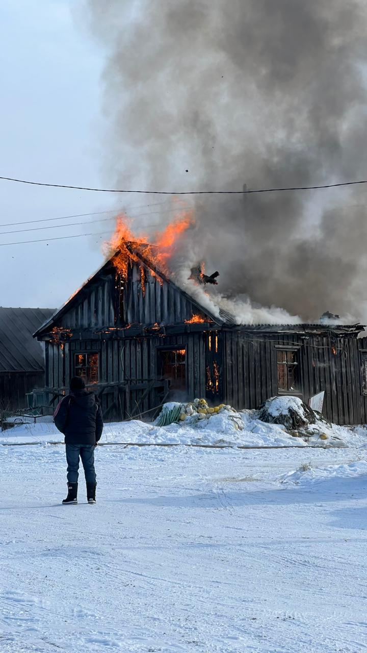 На Сахалине в селе Стародубском на рыболовном стане горит сарай |  12.02.2023 | Южно-Сахалинск - БезФормата