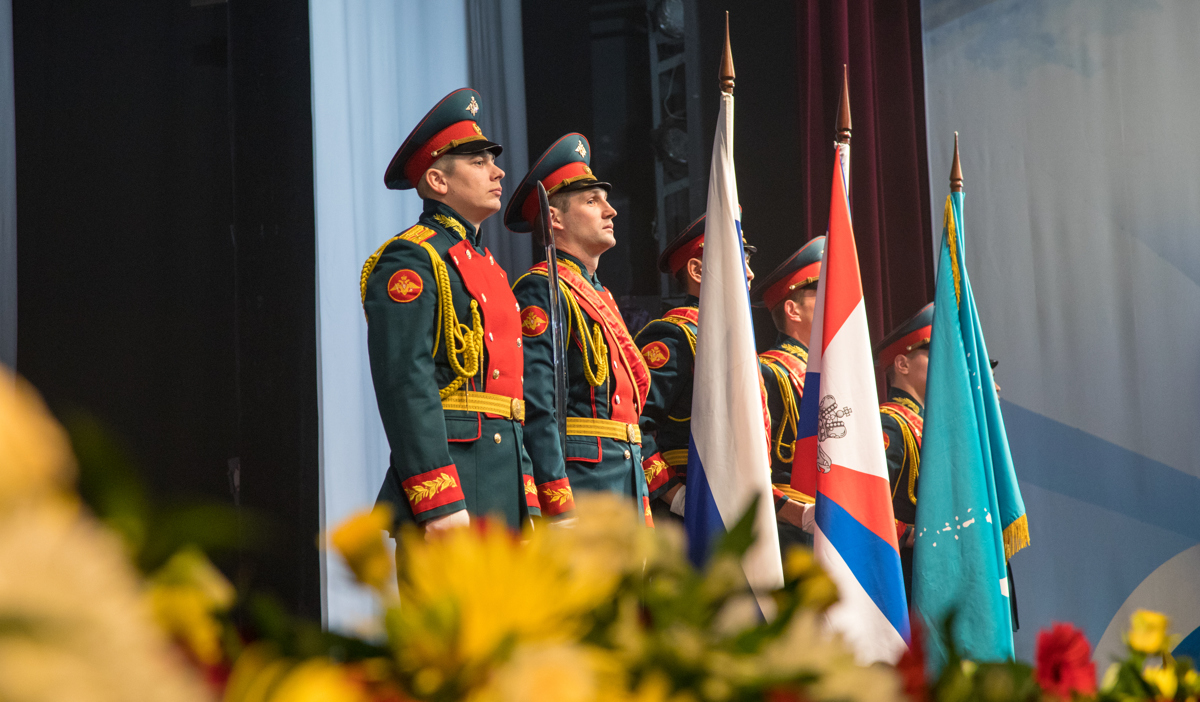 Правительство военнослужащие