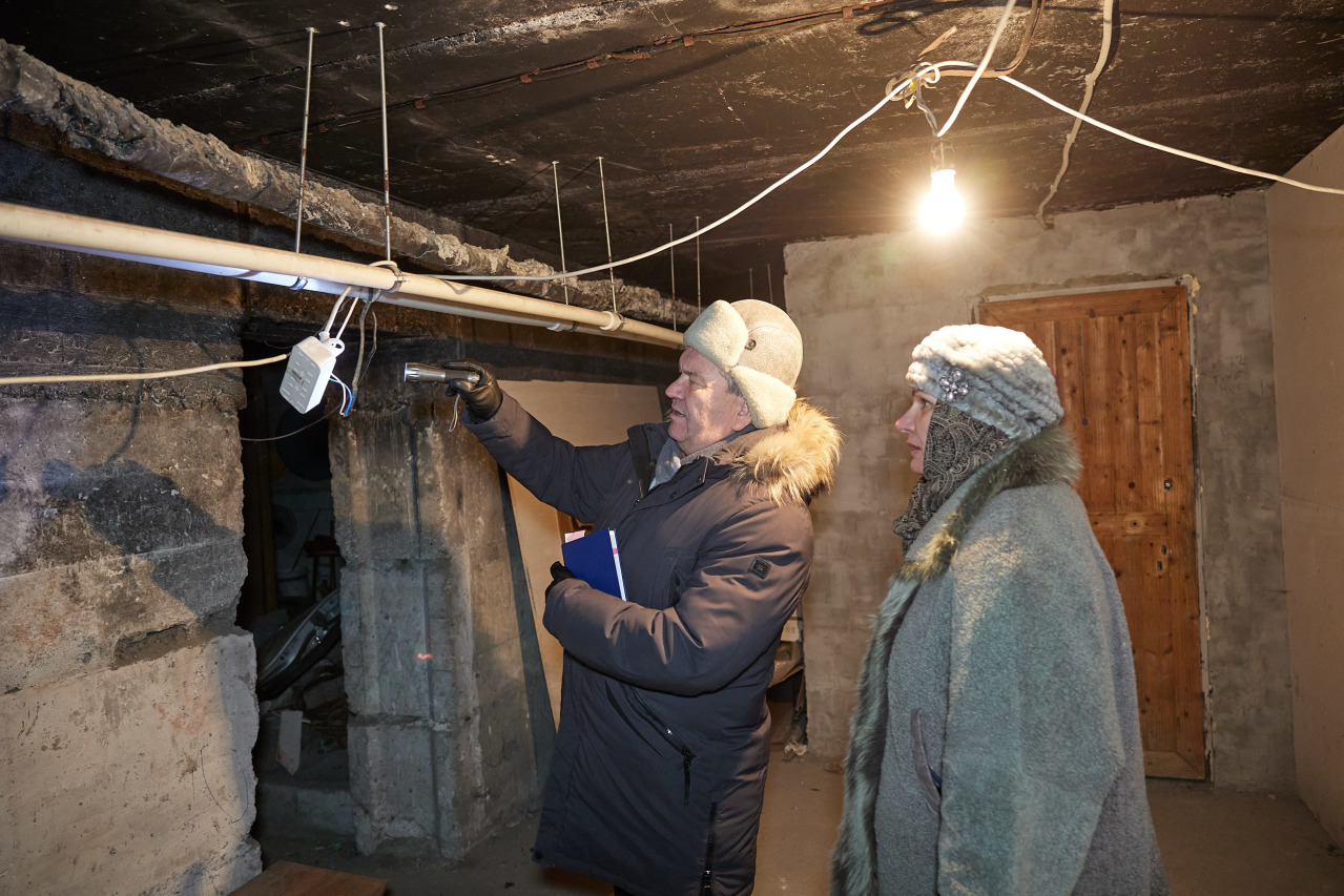 В Южно-Сахалинске расчищают подвалы многоквартирных домов | 18.01.2023 |  Южно-Сахалинск - БезФормата