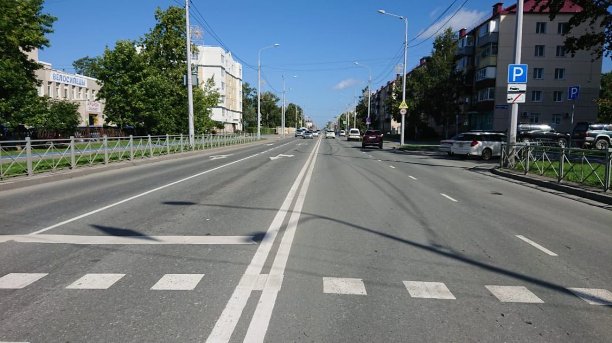 Перекресток южно сахалинск. Перекресток дорог. Дорожные ситуации. Ул.Ленина перекрёсток. Перекресток дорог фото.