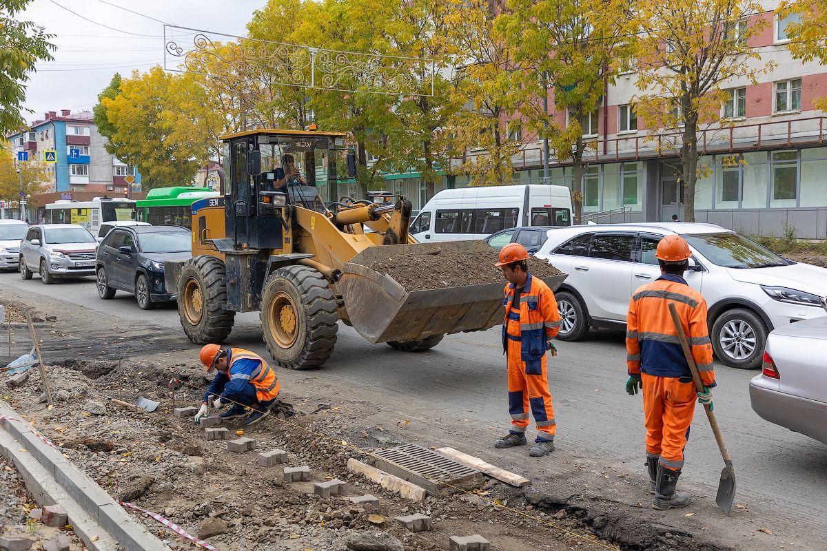 Жалобы южносахалинцев на затянувшийся ремонт улицы Ленина взяты на контроль  мэра | 28.09.2023 | Южно-Сахалинск - БезФормата