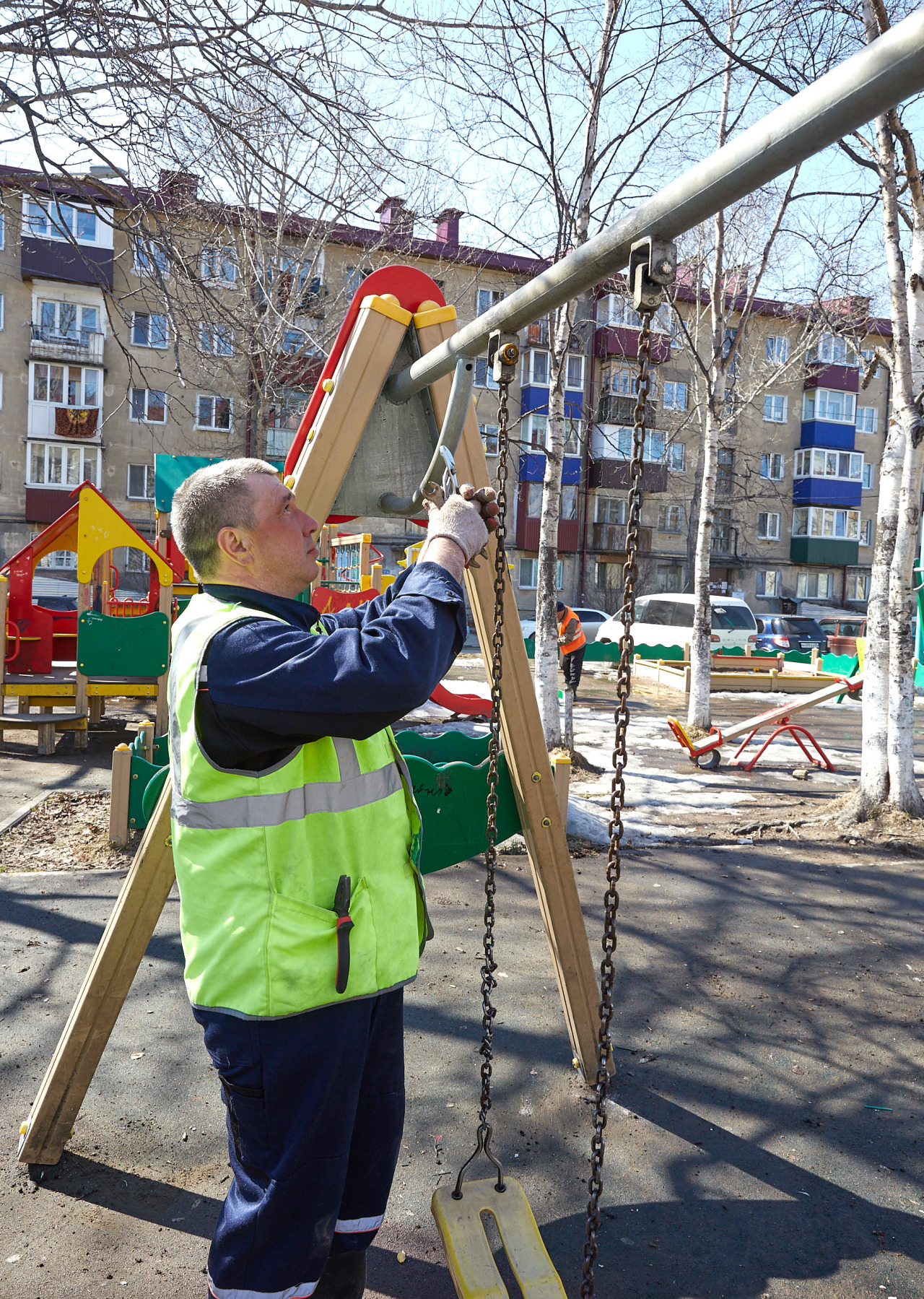 Южно-Сахалинск продолжают убирать | 05.04.2021 | Южно-Сахалинск - БезФормата