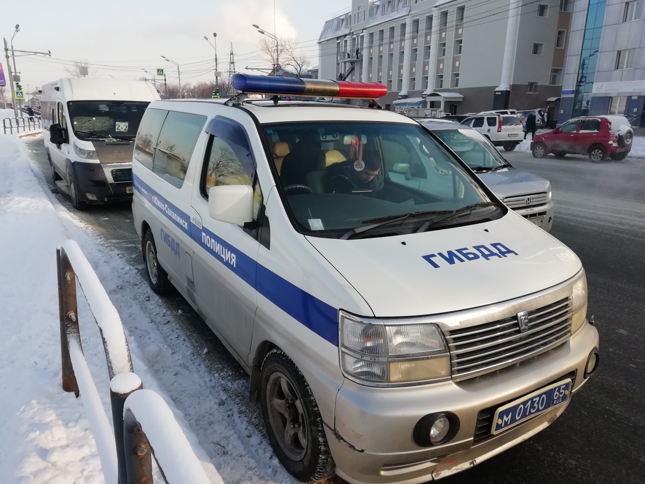 Авто сахалинск. Южно-Сахалинск машина ДПС. ДПС Сахалин. Полиция Сахалина машины. Машины ГИБДД Сахалина.