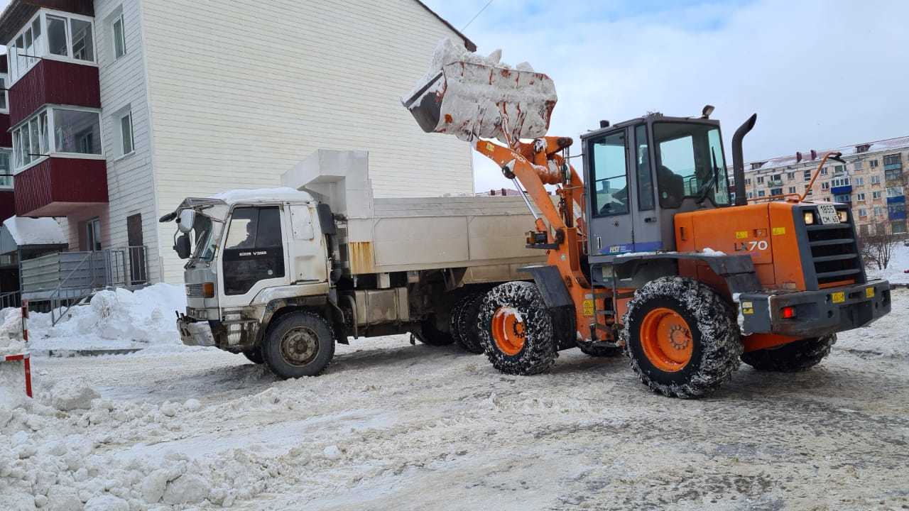 В Корсакове продолжается уборка последствий непогоды | 18.01.2022 |  Южно-Сахалинск - БезФормата