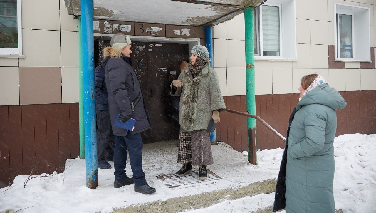 В Южно-Сахалинске расчищают подвалы многоквартирных домов | 18.01.2023 |  Южно-Сахалинск - БезФормата