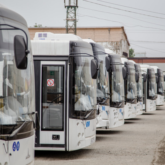 Автобус южная троицкое. Автобусы Южно-Сахалинска. Новые автобусы Южно-Сахалинск.